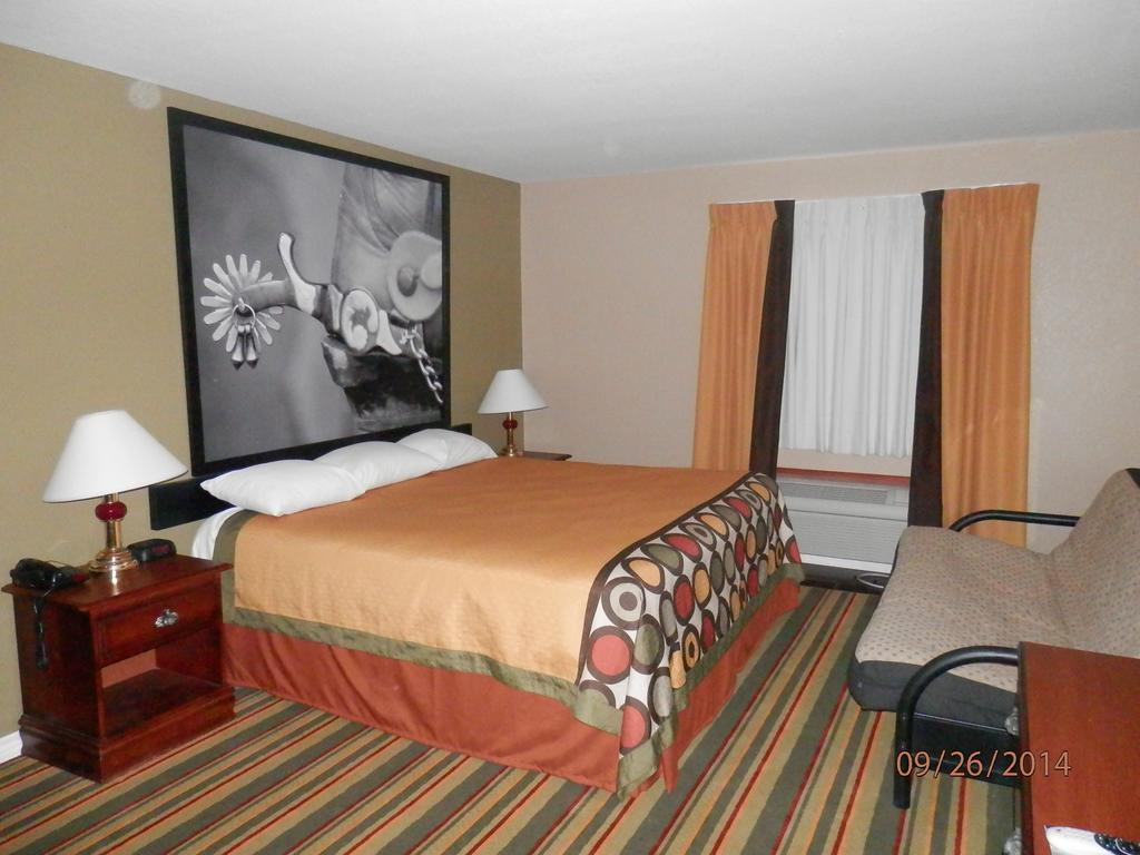 Motel Super 8 By Wyndham Childress Exterior foto