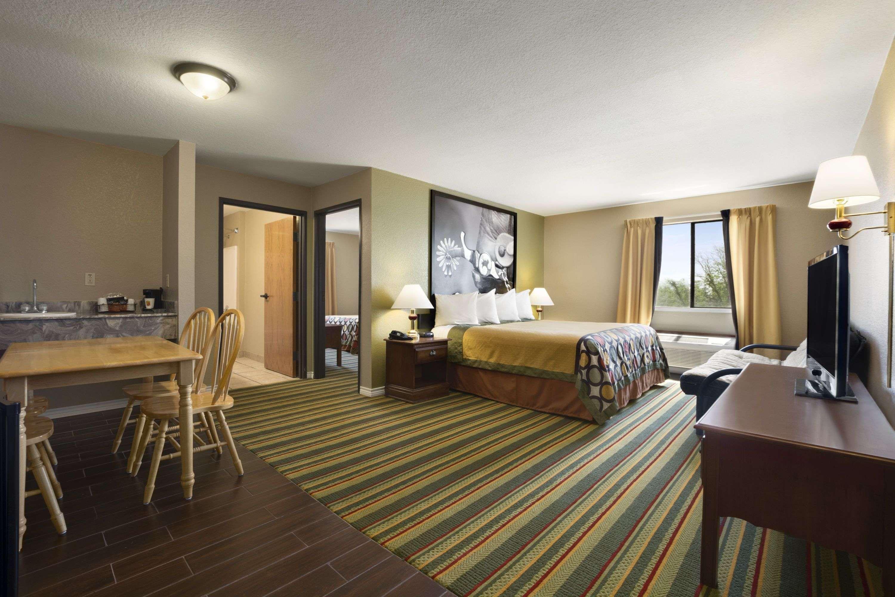 Motel Super 8 By Wyndham Childress Exterior foto